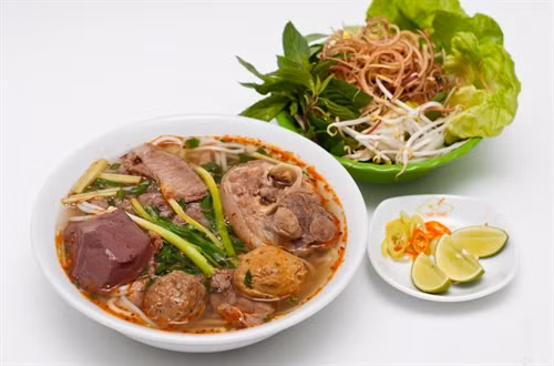 顺化牛肉粉。(图片来源:越通社) 顺化牛肉粉。(图片来源:越通社)