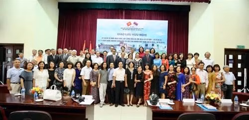 与会代表合影。图自https://baoquocte.vn 与会代表合影。图自https://baoquocte.vn