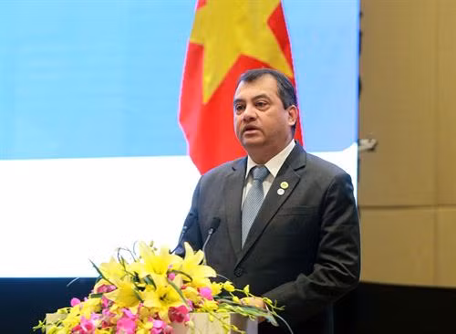 原各国议会联盟主席萨博·乔杜里在会上发表讲话。(图片来源:越通社) 原各国议会联盟主席萨博·乔杜里在会上发表讲话。(图片来源:越通社)