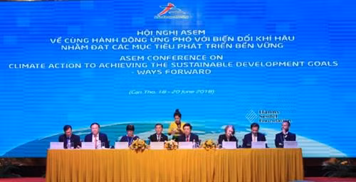 19日在芹苴市举行的“亚欧会议（ASEM）携起手来应对气候变化实现可持续发展目标”研讨会 。（图片来源：越南交通报）