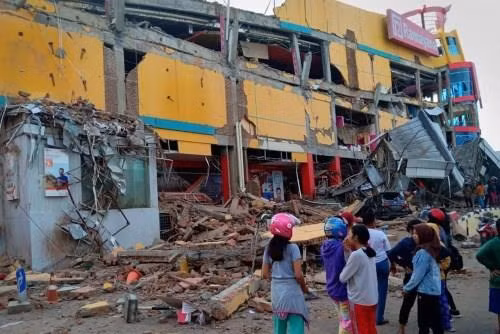 印尼地震和海啸造成巨大损失。(图片来源:越通社) 印尼地震和海啸造成巨大损失。(图片来源:越通社)