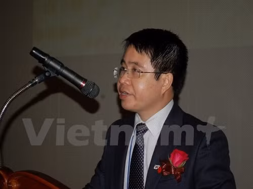 越南驻韩国副大使陈英宇在第四次越南青年科学家研讨会上发表讲话。(图片来源:越通社) 越南驻韩国副大使陈英宇在第四次越南青年科学家研讨会上发表讲话。(图片来源:越通社)