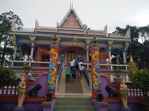 杯类寺是广大国内外游客到访朔庄省时前来参观的著名旅游景点。