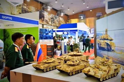 武器、器材模型。图自越通社 武器、器材模型。图自越通社