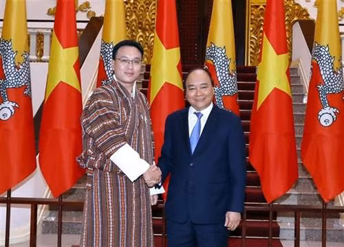 越南政府总理阮春福会见不丹国家委员会主席塔希·多吉。图自越通社 越南政府总理阮春福会见不丹国家委员会主席塔希·多吉。图自越通社