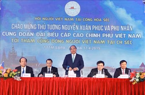 越南政府总理阮春福发表讲话。图自越通社 越南政府总理阮春福发表讲话。图自越通社