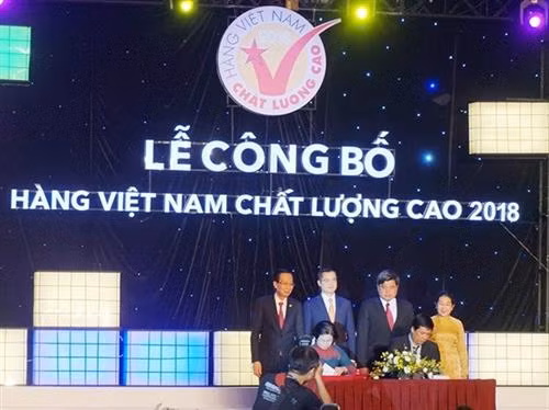 越南优质产品企业协会已同各厅局和协会签署关于援助企业发展的合作备忘录。(图片来源:因特网) 越南优质产品企业协会已同各厅局和协会签署关于援助企业发展的合作备忘录。(图片来源:因特网)