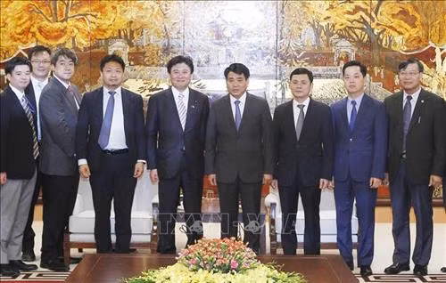 双方代表合影。图自越通社 双方代表合影。图自越通社