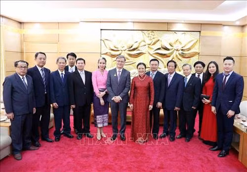 双方代表合影。图自越通社 双方代表合影。图自越通社