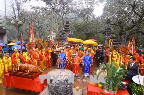 朔庙庙会开庙仪式现场。(图片来源:越通社) 朔庙庙会开庙仪式现场。(图片来源:越通社)