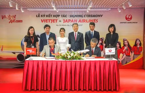 签署仪式。（图片来源：Vietjet Air）