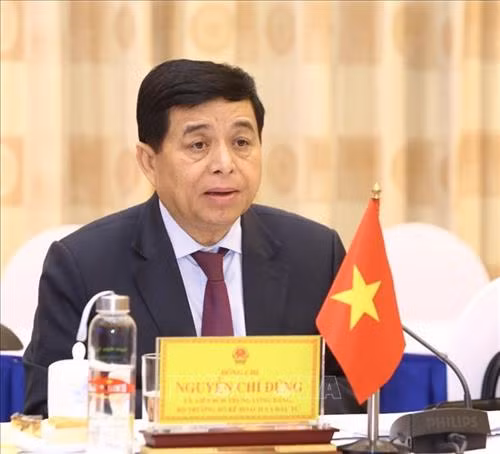 阮志勇在会谈上发表讲话。图自越通社