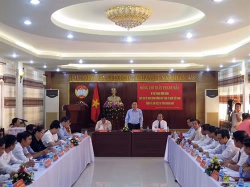 越南祖国阵线中央委员会主席陈青敏在会上发表讲话。(图片来源:越通社) 越南祖国阵线中央委员会主席陈青敏在会上发表讲话。(图片来源:越通社)