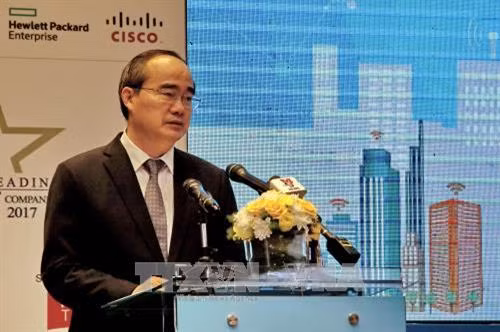 胡志明市市委书记阮善仁在会上发言。（图片来源：越通社）