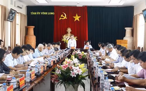 国会副主席冯国显在会上发表讲话。(图片来源:越通社) 国会副主席冯国显在会上发表讲话。(图片来源:越通社)