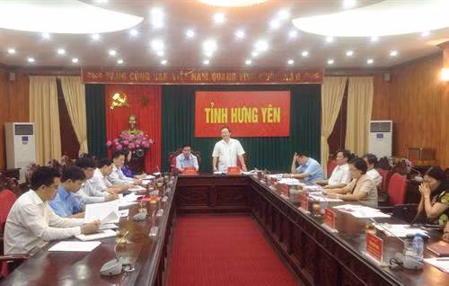 兴安省省委书记杜进士在会议上发表讲话。（图片来源：越通社）