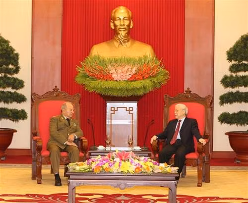 越共中央总书记、国家主席阮富仲会见古巴革命武装力量部部长。 图自越通社 越共中央总书记、国家主席阮富仲会见古巴革命武装力量部部长。 图自越通社