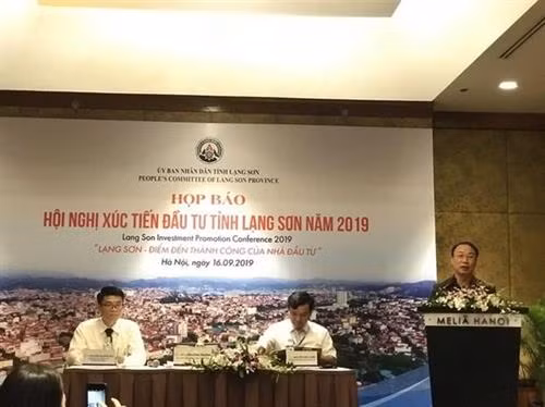 阮功长在会上发表讲话。图自越通社