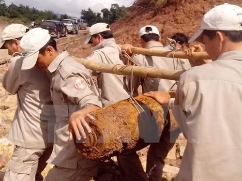越南努力做好战后遗留爆炸物处理工作(图片来源:越通社) 越南努力做好战后遗留爆炸物处理工作(图片来源:越通社)