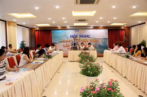 平顺省旅游协会会员全体会议。图自http://binhthuan.gov.vn 平顺省旅游协会会员全体会议。图自http://binhthuan.gov.vn