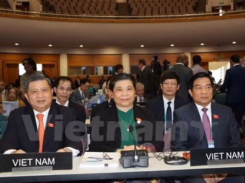 丛氏放出席议联第136届大会全体会议。（图片来源：越通社）