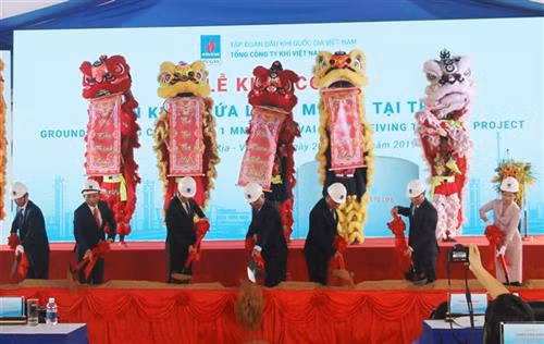 巴地-头顿省施威液化天然气储备库项目开工建设。图自越通社 巴地-头顿省施威液化天然气储备库项目开工建设。图自越通社