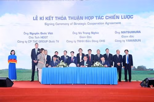 战略性合作协议签字仪式。图自因特网