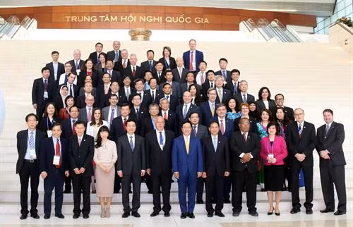 出席APEC第23届贸易部长会议的代表合影。(图片来源:moit.gov.vn) 出席APEC第23届贸易部长会议的代表合影。(图片来源:moit.gov.vn)
