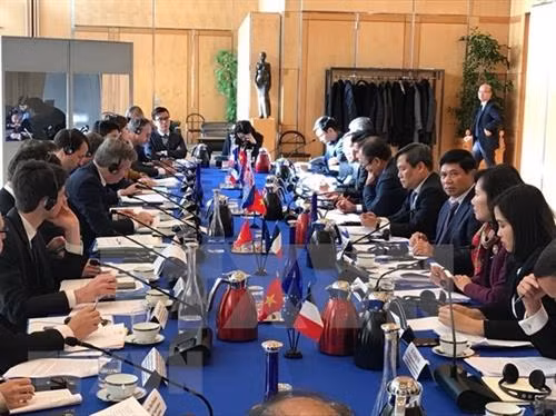 第六次越法高级经济对话会场景。图自越通社 第六次越法高级经济对话会场景。图自越通社