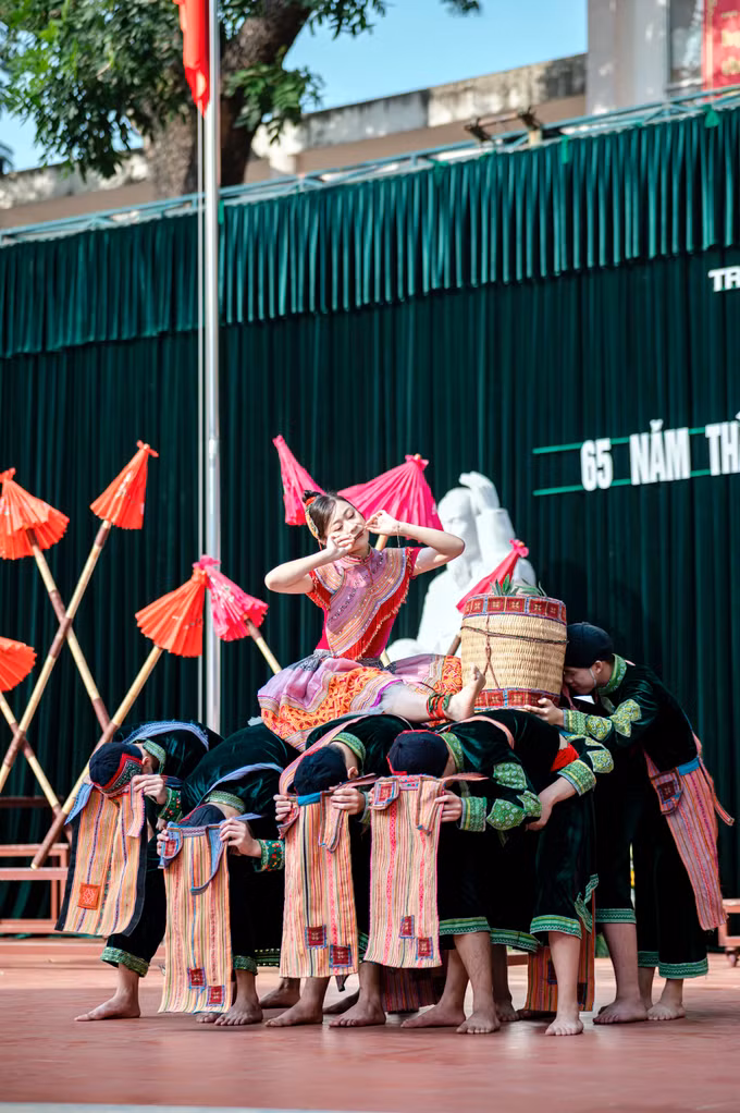 4--sung thi van-anh song hung.jpg