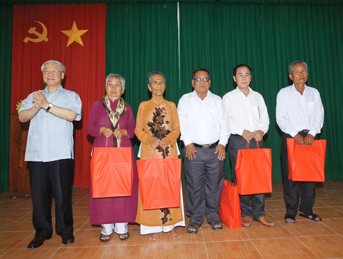 7-soc trang-tri dung.jpg