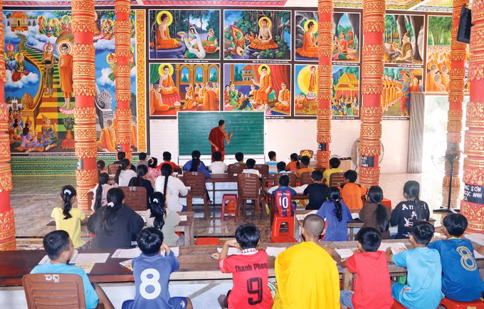 2-hoc chu Khmer-soc trang-tuan phi.jpg