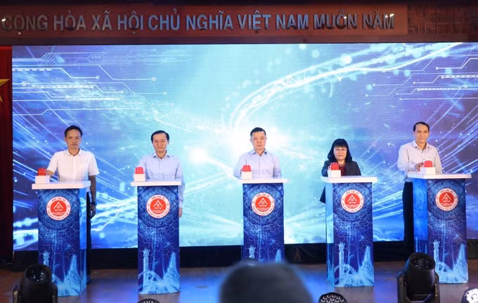 按下按钮启动“得乐省2021-2025年数字化转型基础设施和2030年愿景”项目施工。
