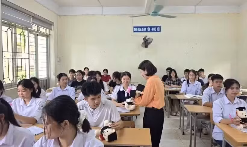 加大对偏远地区及少数民族地区考生的支持力度。图自越通社