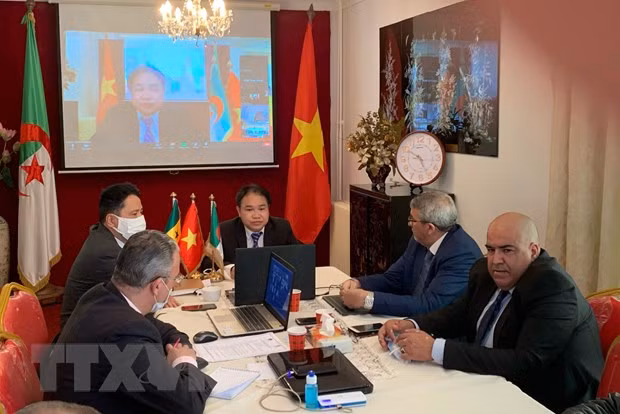 200余家企业出席2021年越南-阿尔及利亚-塞内加尔贸易投资合作促进会