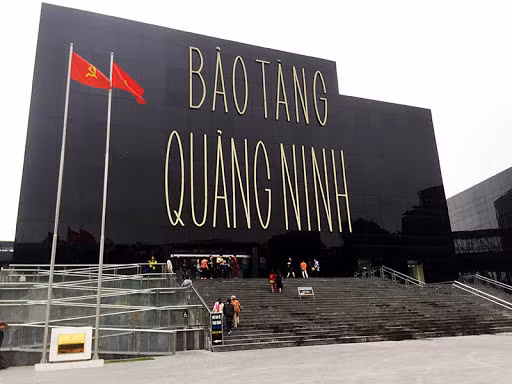 广宁省下龙湾湾畔的美丽目的地