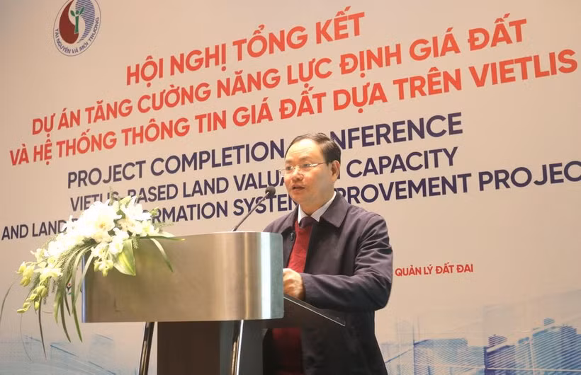 在全国范围内建设统一的土地信息系统和数据库