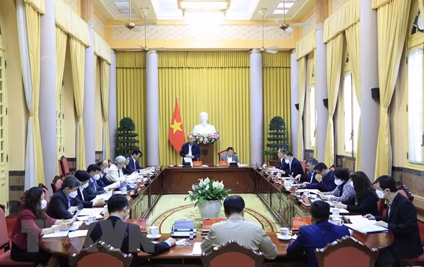 越南国家主席阮春福与法治国家提案编辑组举行工作座谈会 
