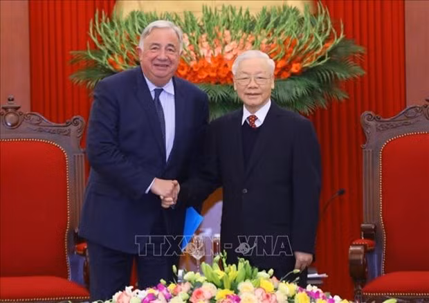 越共中央总书记阮富仲会见法国参议院议长热拉尔·拉尔歇