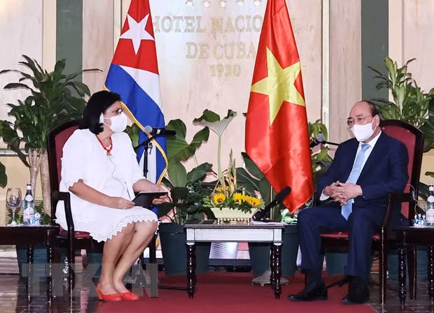 越南国家主席阮春福会见各古巴-越南友好组织