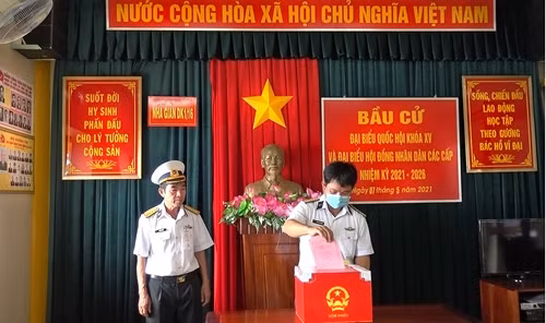 国会与人民议会选举：DK1海上高脚屋提前进行选举投票