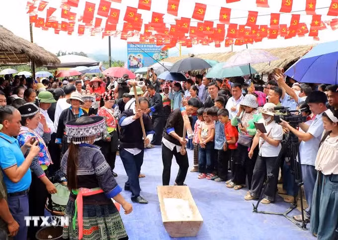 dien-bien-ra-mat-ban-du-lich-cong-dong-tu-lu-tia-lo-9940.jpg