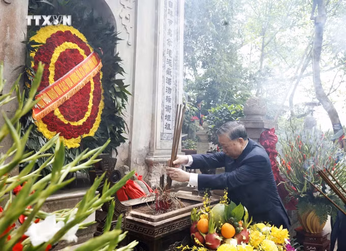 vna-potal-tong-bi-thu-chu-tich-nuoc-to-lam-dang-huong-tuong-niem-cac-vua-hung-8726360.jpg