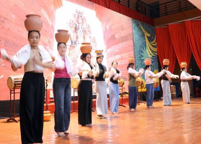vna-potal-khanh-hoa-san-sang-don-mung-ngay-hoi-van-hoa-dan-toc-cham-lan-thu-vi-8830425.jpg