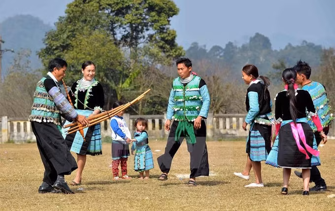 2501-hmong-1.jpg
