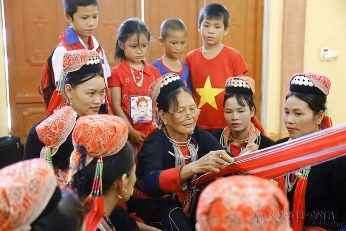 vna_potal-85-nam-ngay-truyen-thong-nguoi-cao-tuoi-viet-nam-khoi-day-tinh-than-tuoi-cao-guong-sang-8808852.jpg