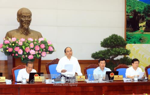 越南政府总理阮春福在会议上发表讲话。(图片来源:越通社) 越通社评选一周要闻回顾(2020.9.28——2020.10.4) ảnh 3