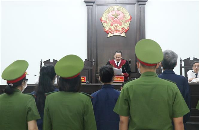 庆和省人民法院对“传谣破坏国家”的3名分子判处5至9年有期徒刑。图自越通社 庆和省:对“传谣破坏国家”的3名分子判处5至9年有期徒刑 ảnh 2