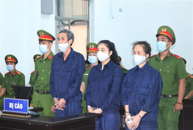 庆和省人民法院对“传谣破坏国家”的3名分子判处5至9年有期徒刑。图自越通社 庆和省:对“传谣破坏国家”的3名分子判处5至9年有期徒刑 ảnh 1