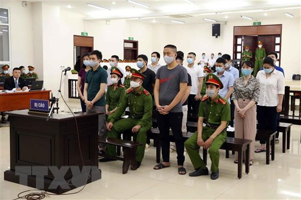 日强公司案今日开庭审理 14名被告出庭受审。图自越通社 日强公司案今日开庭审理 14名被告出庭受审 ảnh 1